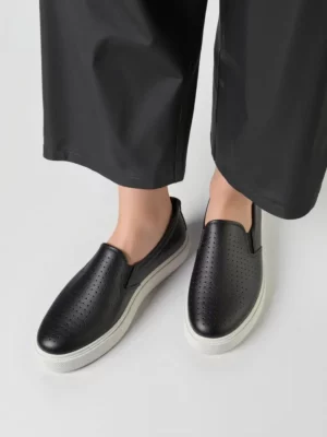 Trampki slip-on ażurowe TOWNS BLACK