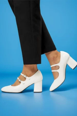 Damskie Czółenka DOLLY WHITE – Dziewczęcy Urok i Komfortowy Obcas