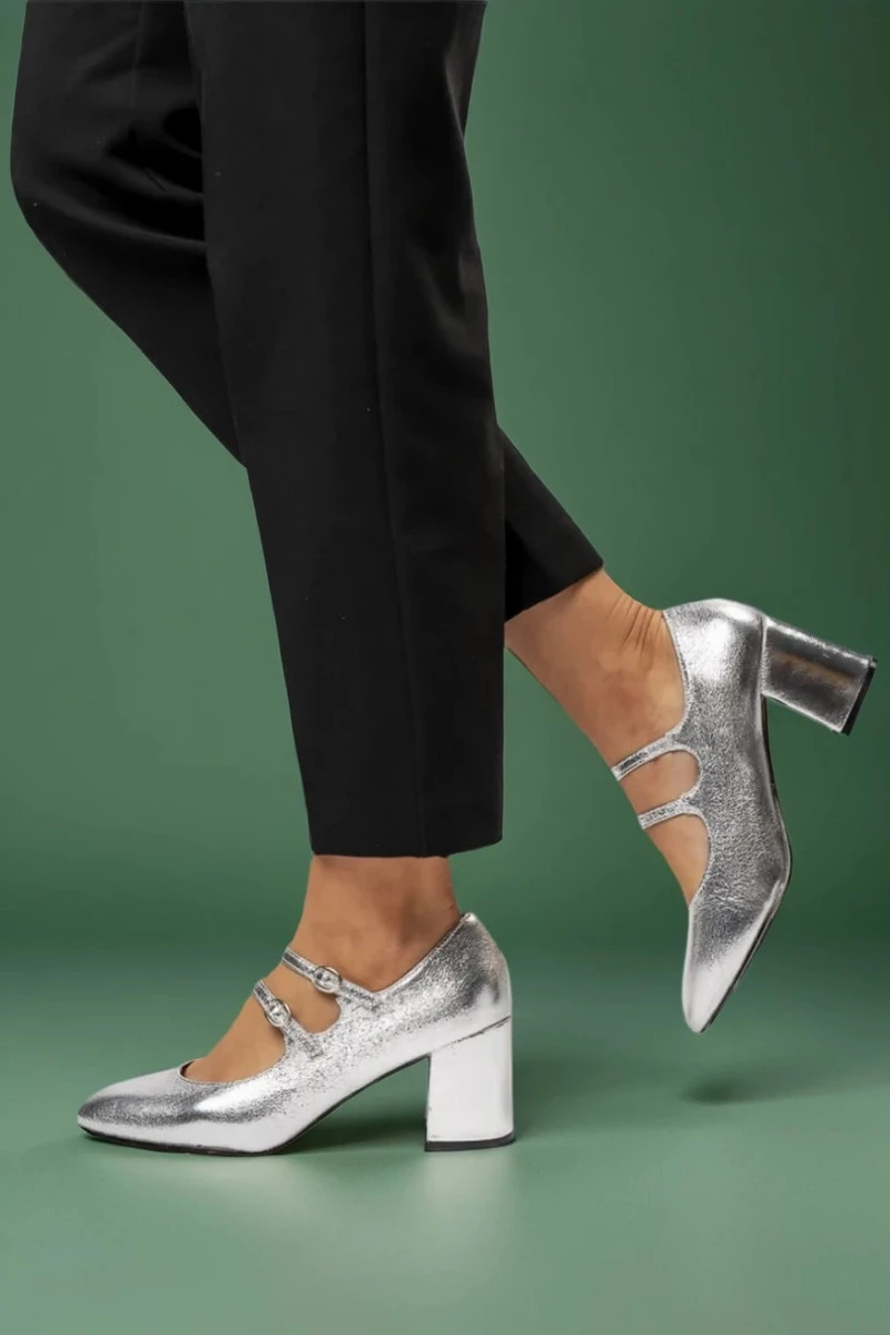 Damskie Czółenka DOLLY SILVER – Błysk Retro w Nowoczesnym Stylu