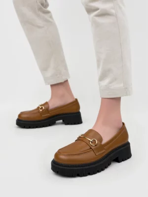 Damskie Mokasyny CARLA CAMEL – Ciepły Odcień z Wyrazistym Detalem