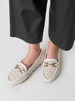 Damskie Mokasyny LIA WHITE – Ażurowy Wzór i Elegancki Akcent