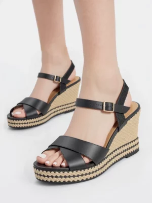 Damskie Sandały ARLETTE BLACK – Klasyczna Czerń na Plecionej Koturnie