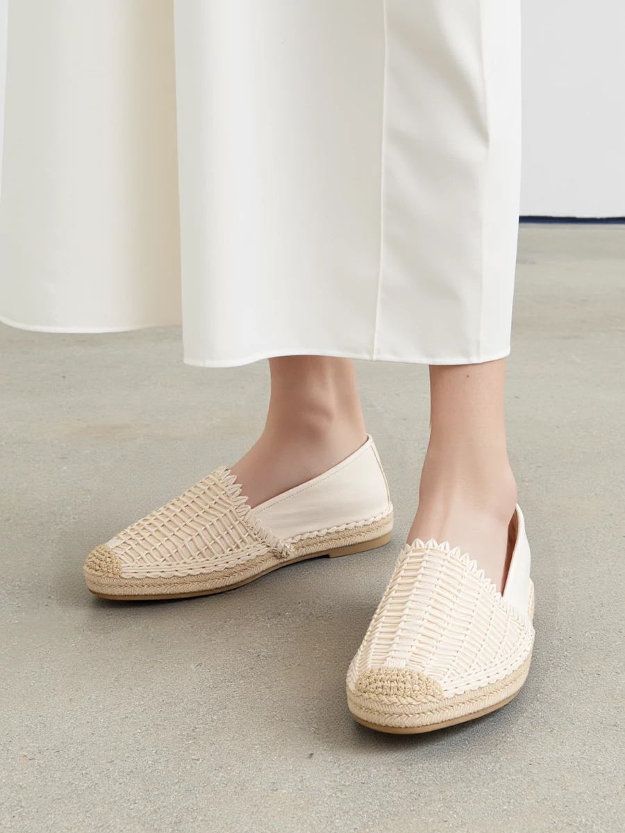 Klapki damskie eleganckie w kolorze Beige