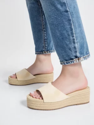 Klapki na platformie ESTILO Beige