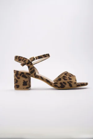 Klapki na koturnie z podwójną klamrą w kolorze LEOPARD