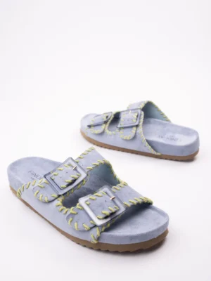 Klapki płaskie zamszowe z podwójną klamrą w kolorze Blue