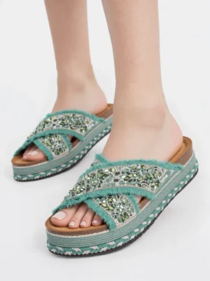 Klapki na koturnie z plecionką GREEN