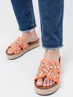 Klapki na koturnie damskie z haftem w kolorze Orange