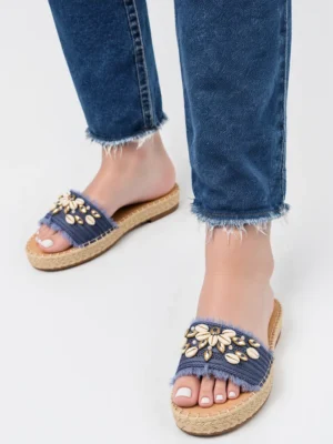 Klapki płaskie damskie z muszelkami w kolorze Blue