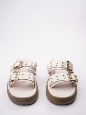 Klapki na platformie z metalowymi klamrami w kolorze Beige