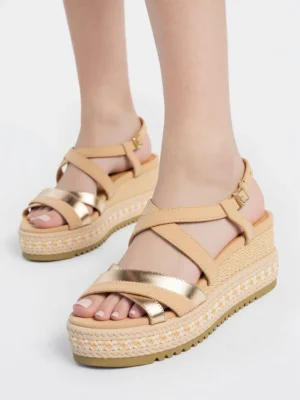 Sandały na koturnie z plecionym koturnem i paskami w kolorze Apricot