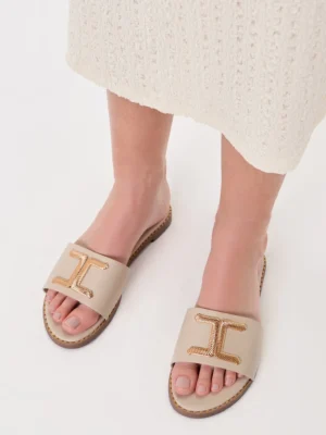 Klapki skórzane damskie z metalicznym zdobieniem Beige