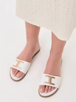 Klapki eleganckie z metaliczną ozdobą White