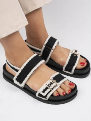 Klapki na koturnie z brokatem i klamrami Black