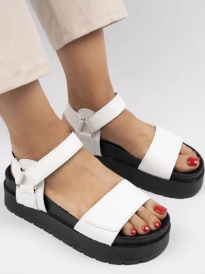 Sandały na koturnie skórzane z zapięciem na rzep w kolorze White