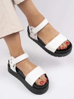 Sandały na koturnie skórzane z zapięciem na rzep w kolorze White