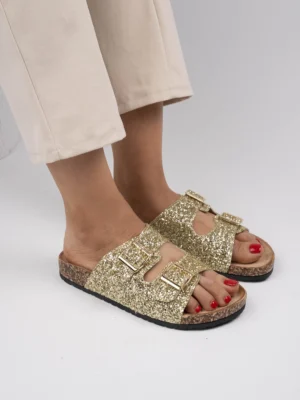 Klapki na koturnie z brokatowymi klamrami w kolorze Gold