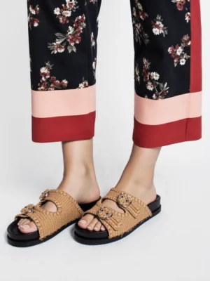 Klapki damskie z podwójną klamrą w kolorze Camel