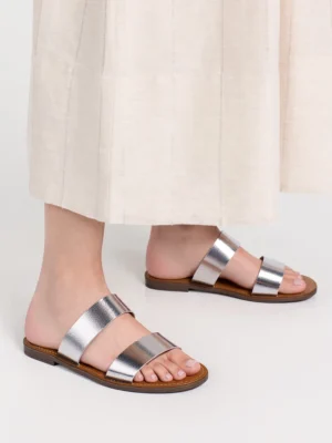 Sandały płaskie skórzane damskie z lustrzanym wykończeniem w kolorze Silver