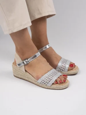 Sandały na koturnie z ażurowym wzorem i plecioną podeszwą Silver