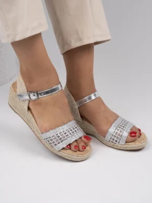 Sandały na koturnie z ażurowym wzorem i plecioną podeszwą Silver