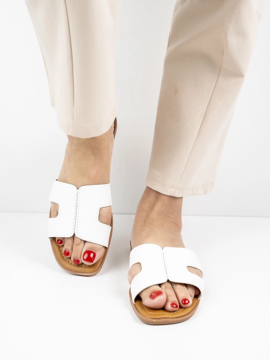 Modne klapki damskie w kolorze White
