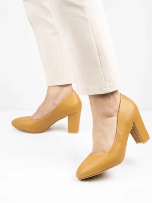 Modne czółenka damskie w kolorze Camel