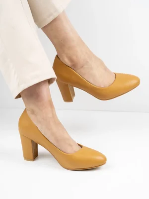 Modne czółenka damskie w kolorze Camel