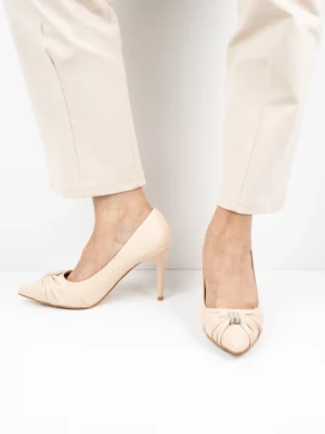 Modne Czółenka damskie w kolorze Beige.