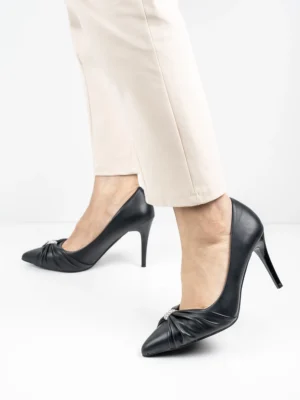 Modne Szpilki damskie w kolorze Black.