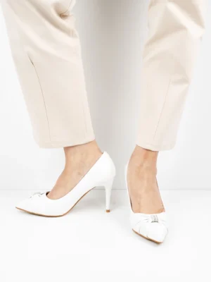 Modne czółenka damskie w kolorze White