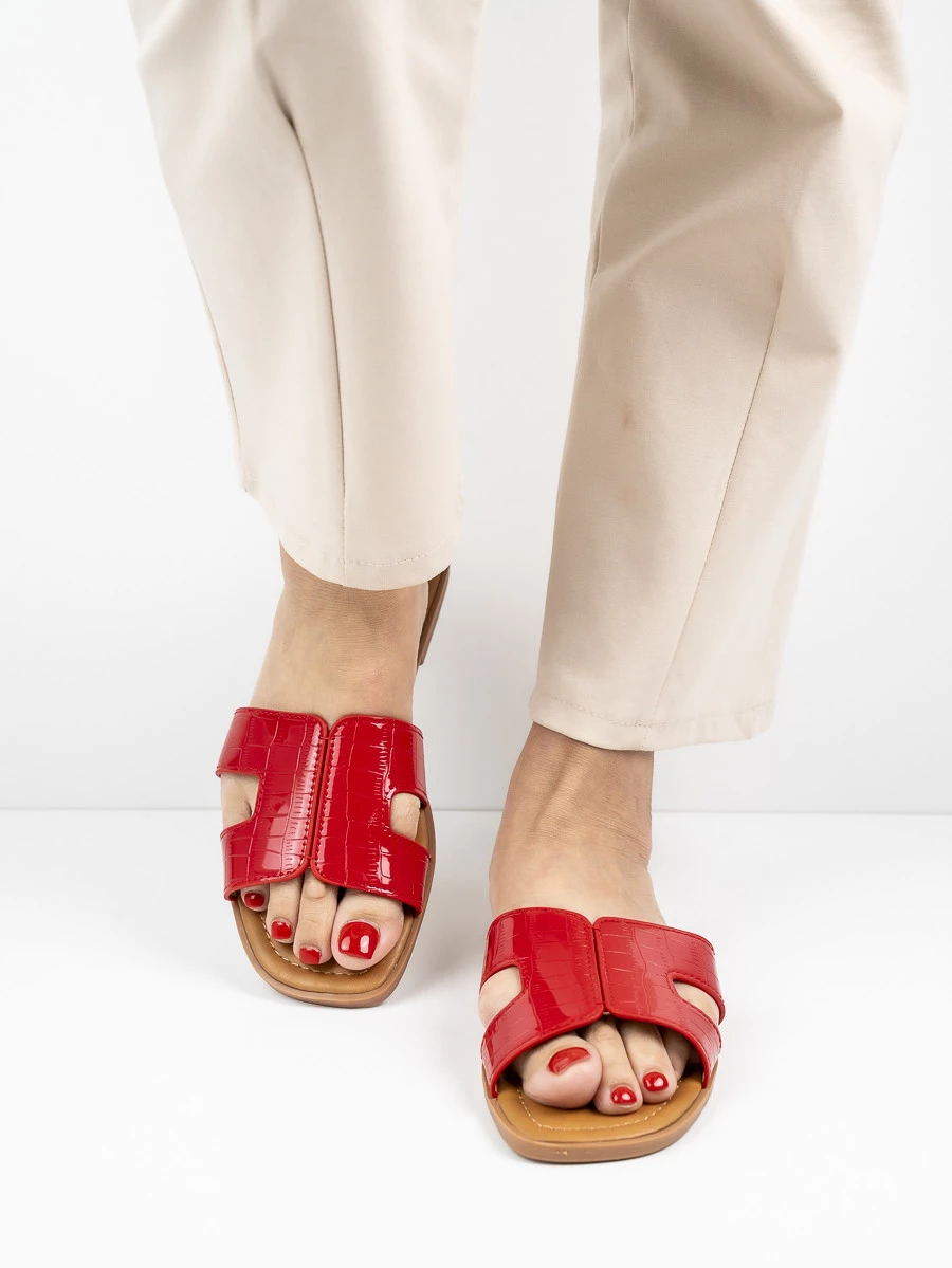 Modne klapki damskie w kolorze Red
