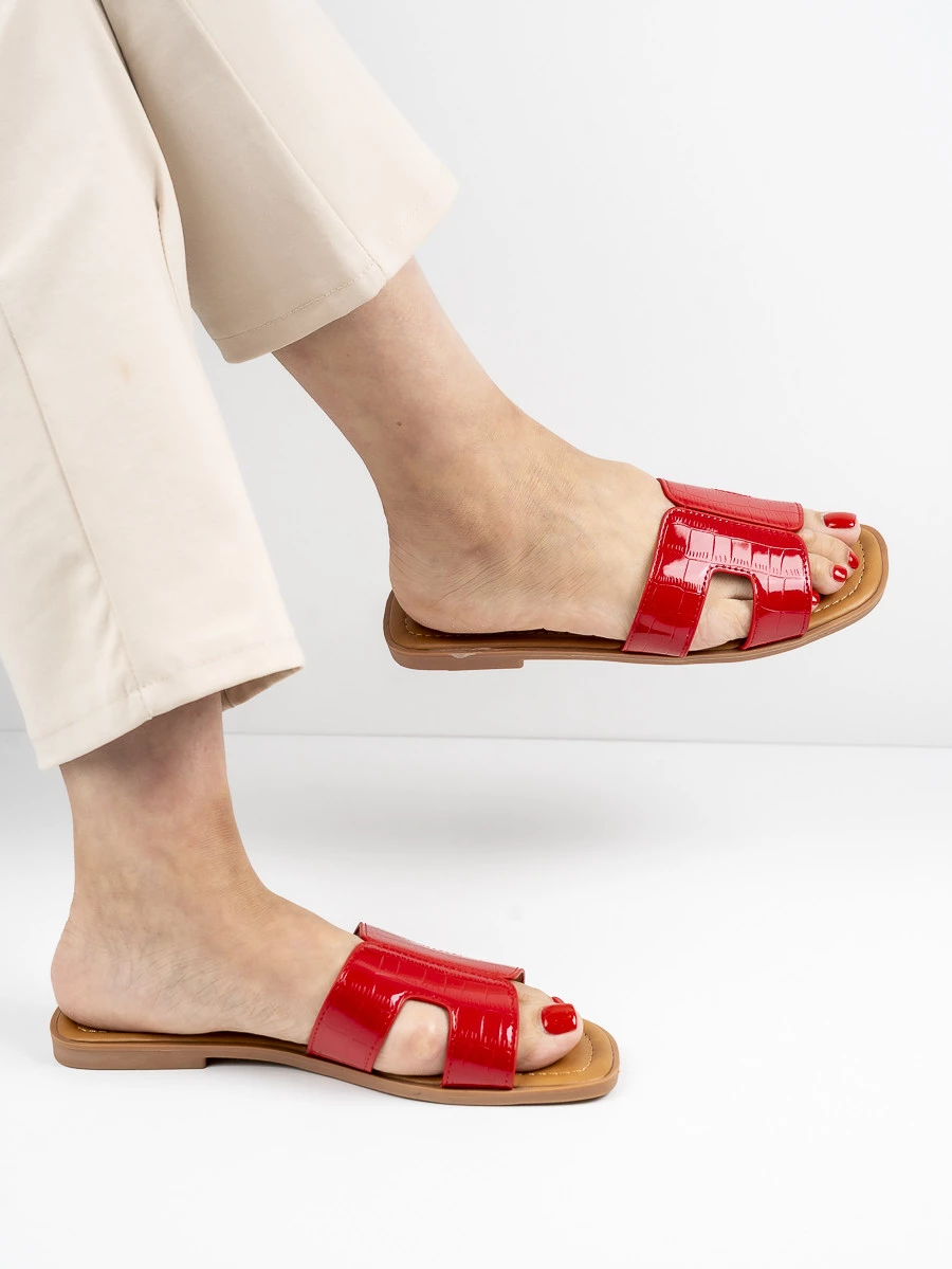 Modne klapki damskie w kolorze Red