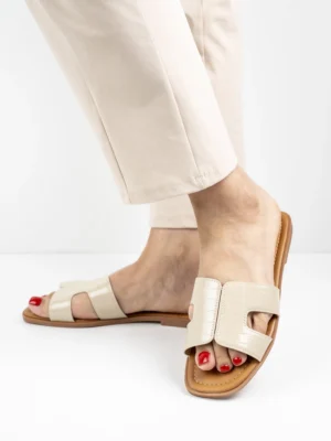 Modne klapaki damskie w kolorze Beige