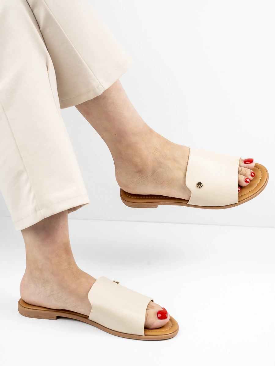 Modne klapki damskie w kolorze Beige