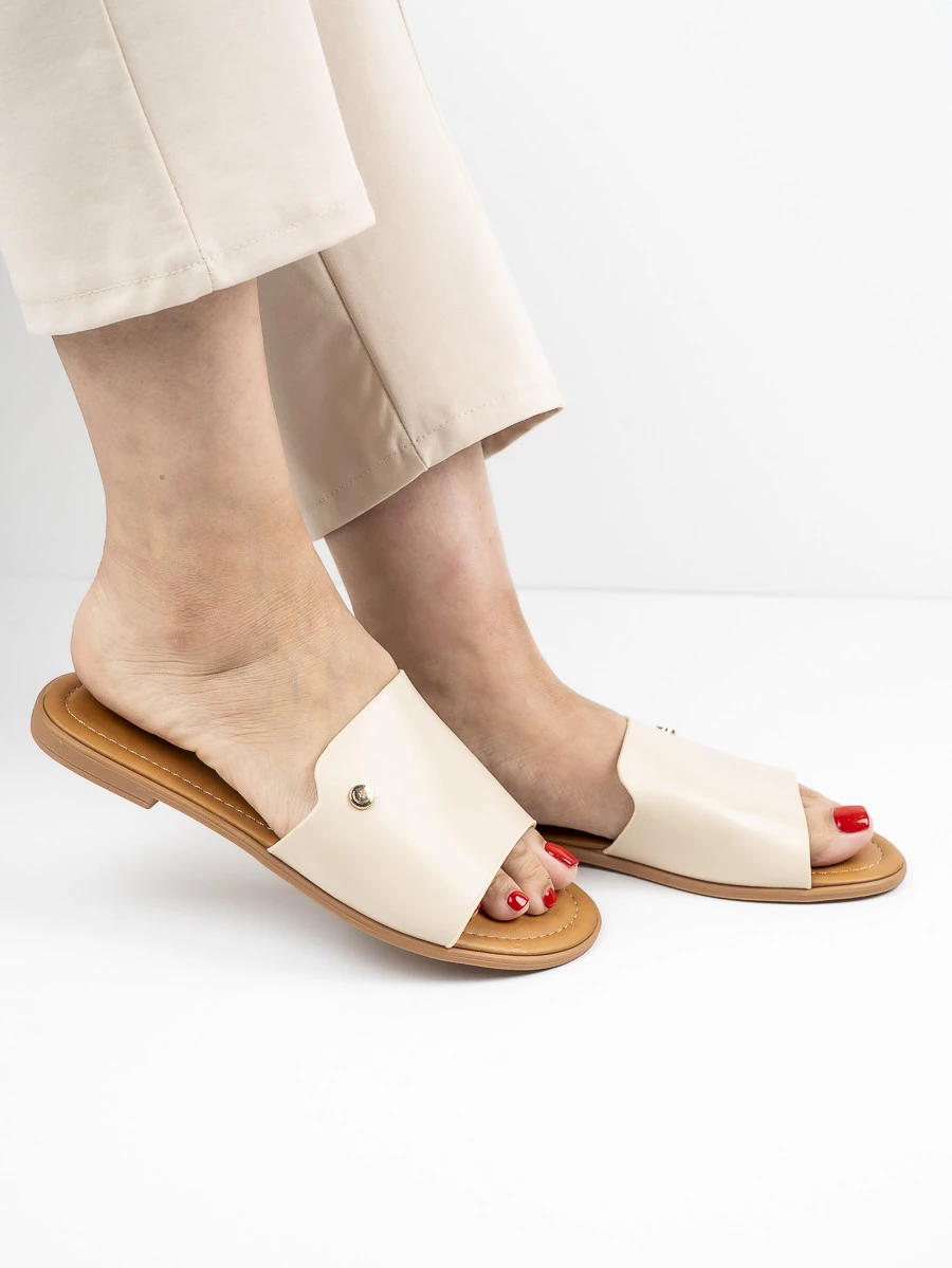 Modne klapki damskie w kolorze Beige