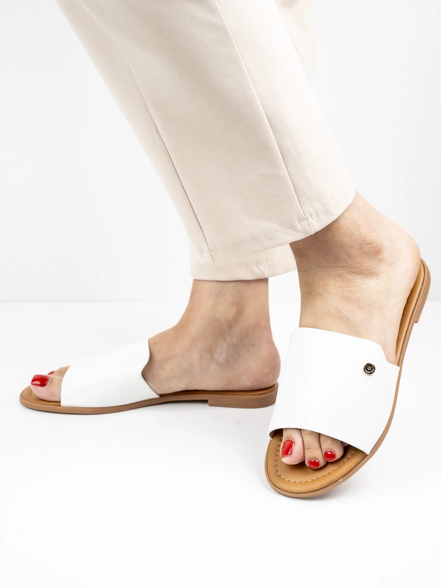 Modne klapki damskie w kolorze White
