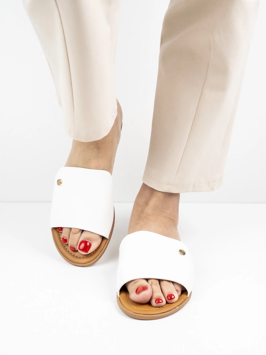 Modne klapki damskie w kolorze White