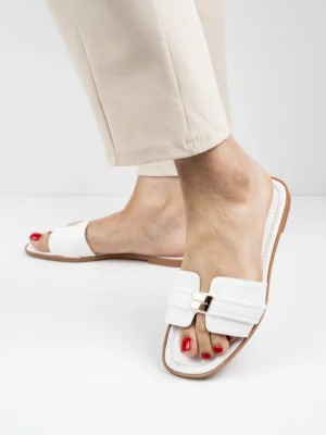 Modne klapki damskie w kolorze White