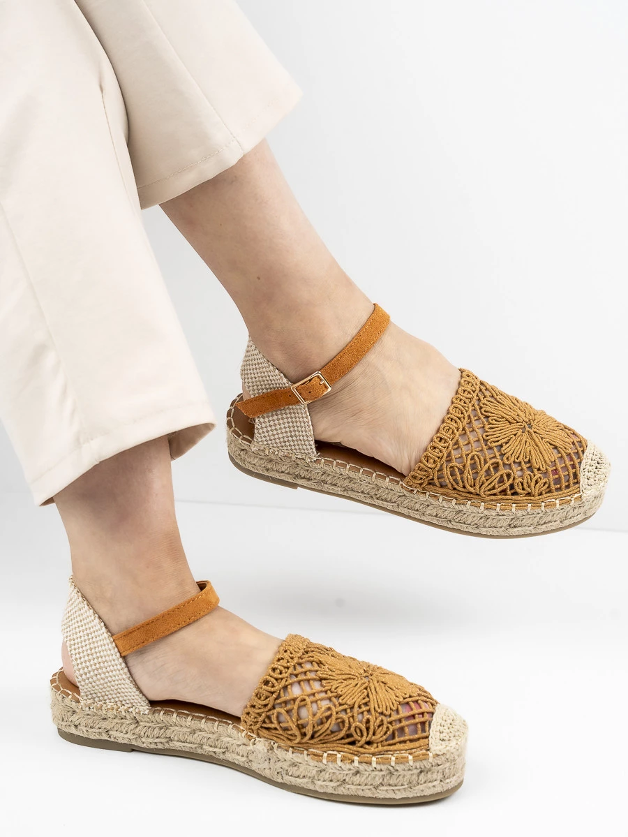 Modne espadryle damskie w kolorze Camel