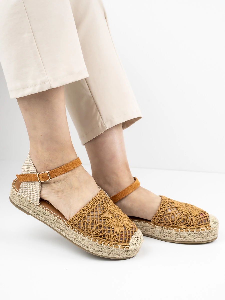 Modne espadryle damskie w kolorze Camel