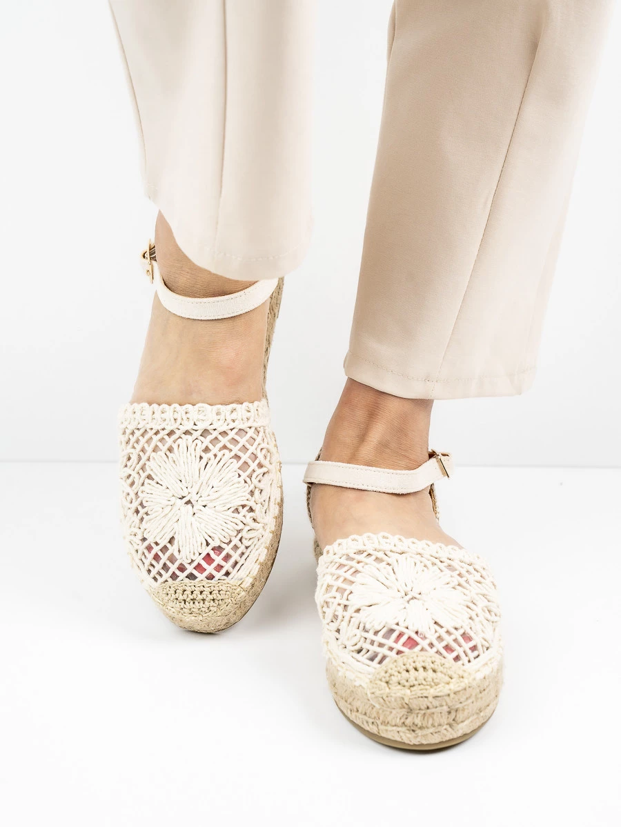 Modne espadryle damskie w kolorze Beige