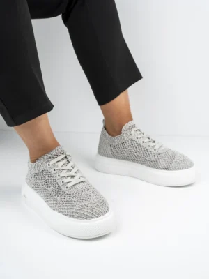 Sneakers ażurowe na platformie w kolorze Grey