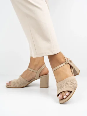 Sandały na obcasie z ażurowym przodem w kolorze Khaki