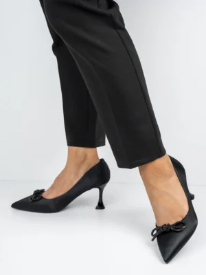 Czółenka z ozdobnym węzłem na niskim obcasie w kolorze Black