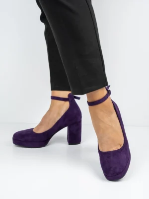 Czółenka na obcasie z paskiem w kolorze Purple