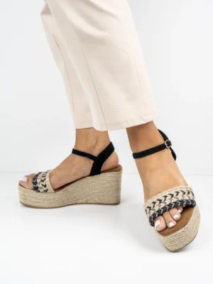 Sandały na koturnie z plecionym paskiem w kolorze Black