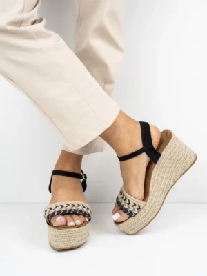 Sandały na koturnie z plecionym paskiem w kolorze Black
