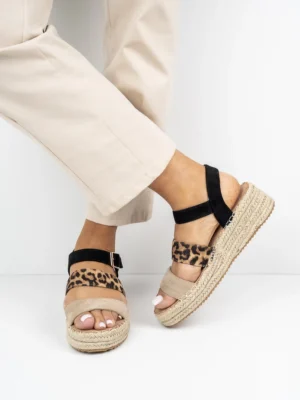 Sandały na platformie z motywem lamparta w kolorze Black