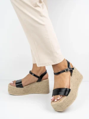 Sandały na koturnie z paskiem i plecioną podeszwą w kolorze Black